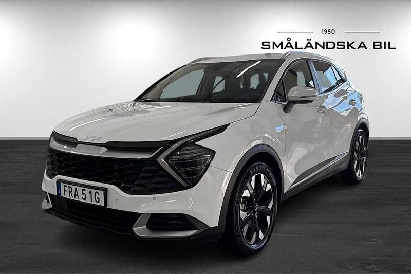 Vit Begagnad 2024 Kia Sportage Advance SUV | 399 000 kr (Marknadspris) - Bild 1/4