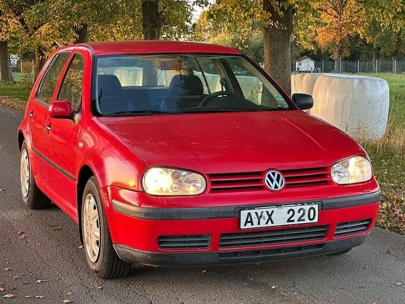 Röd Begagnad 1998 VW Golf IV Trendline Halvkombi | 8 500 kr (Superpris) - Bild 1/4