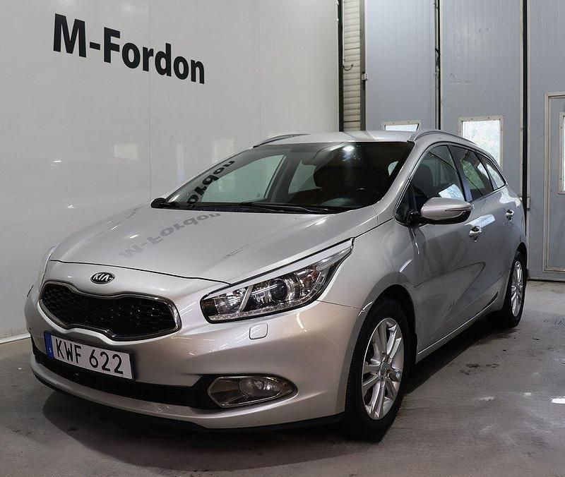 Grå Begagnad 2015 Kia Ceed Sportswagon Comfort Kombi | 89 900 kr (Marknadspris) - Bild 1/4