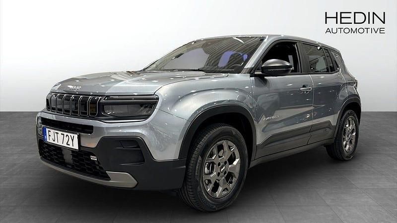Grå (grey) Begagnad 2024 Jeep Avenger SUV | 259 900 kr - Bild 1/4
