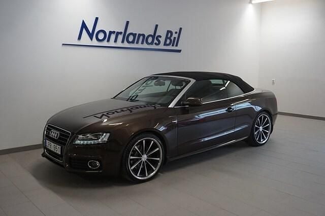 Brun (teakbrun) Begagnad 2011 Audi A5 Cabriolet Comfort Cab | 179 900 kr (Marknadspris) - Bild 1/4