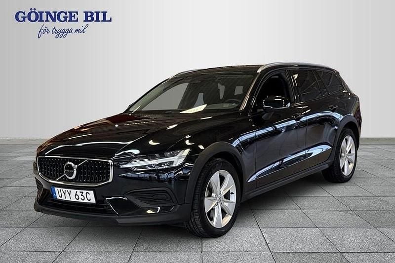 Svart Begagnad 2024 Volvo V60 CC Core Kombi | 369 000 kr (Bra pris) - Bild 1/2