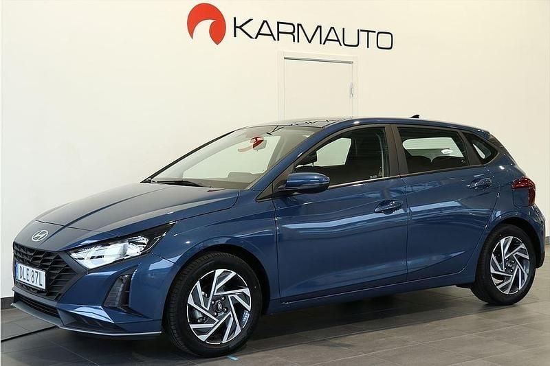 Blå Begagnad 2024 Hyundai i20 Essential Halvkombi | 198 900 kr (Superpris) - Bild 1/4