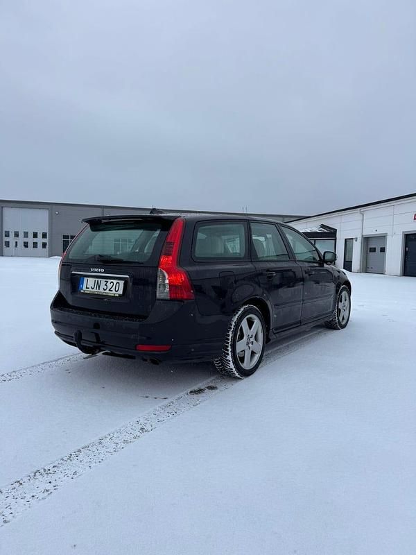 Begagnad Volvo V50 Summum 230 HK (169 kW) 2008 Svart metallic Kombi