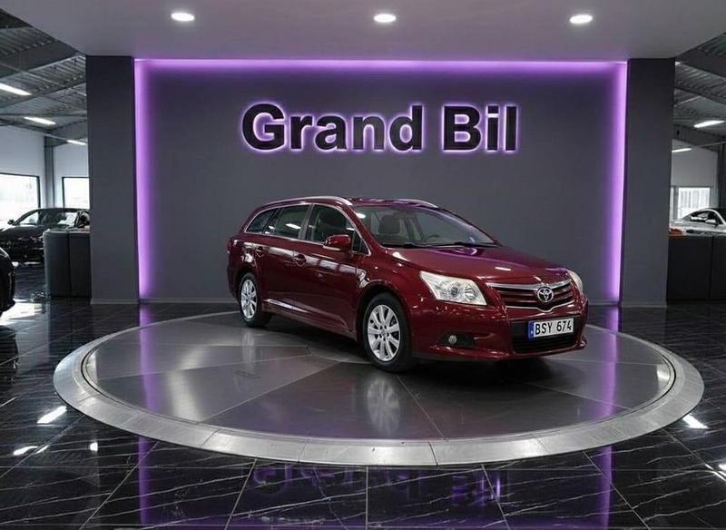 Begagnad Toyota Avensis 152 HK (111 kW) 2013 Röd Kombi