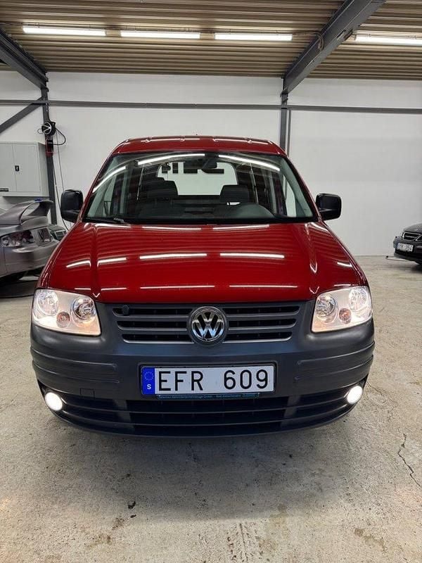 Begagnad VW Caddy 102 HK (75 kW) 2008 Röd Minibuss