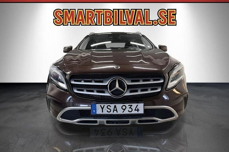 Begagnad Mercedes GLA180 109 HK (80 kW) 2018 Brun SUV