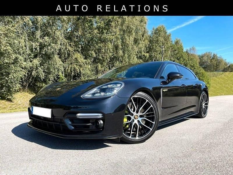 Begagnad Porsche Panamera 4 Platinum Edition 463 HK (340 kW) 2022 Svart jet black metallic Sedan