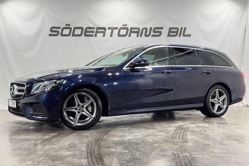 Blå metallic Begagnad 2020 Mercedes E300 AMG Kombi | 359 900 kr (Marknadspris) - Bild 1/4
