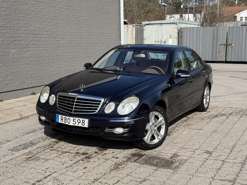 Blå Begagnad 2007 Mercedes E200 Avantgarde Sedan | 82 000 kr (Dyr) - Bild 1/4