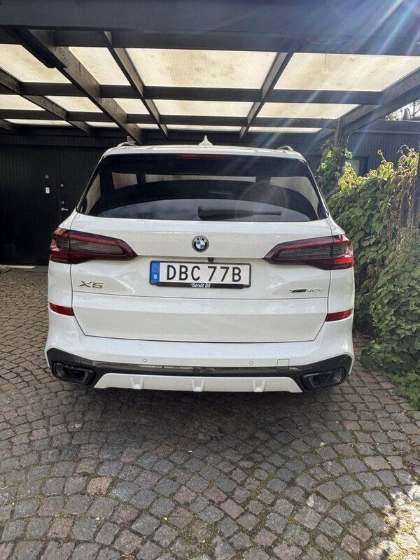 Vit Begagnad 2023 BMW X5 Shadowline SUV | 775 000 kr - Bild 1/4