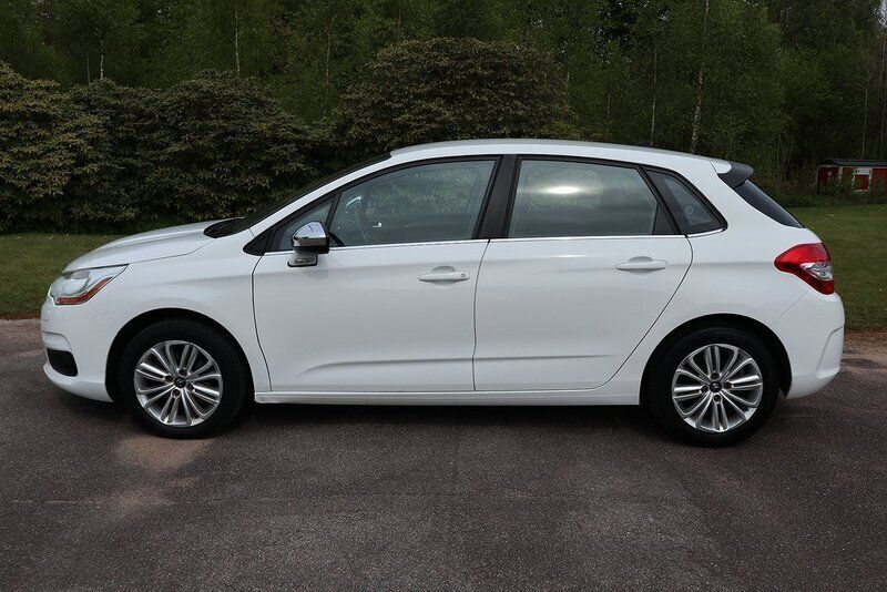Vit Begagnad 2014 Citroën C4 Halvkombi | 87 000 kr (Marknadspris) - Bild 1/4
