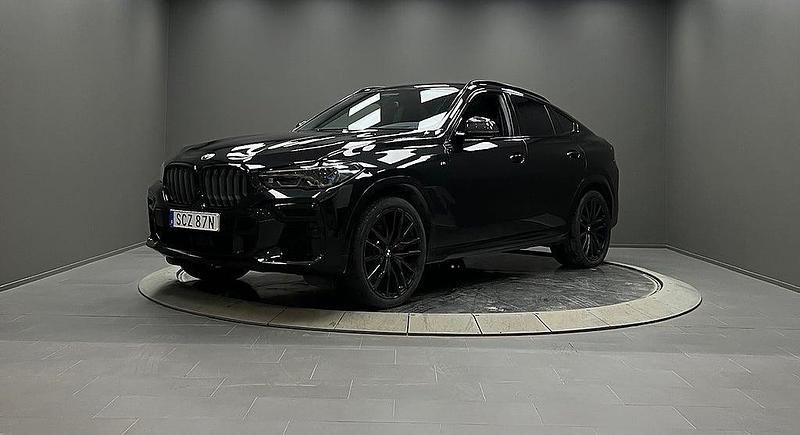 Svart Begagnad 2022 BMW X6 M Sport SUV | 799 000 kr (Marknadspris) - Bild 1/4
