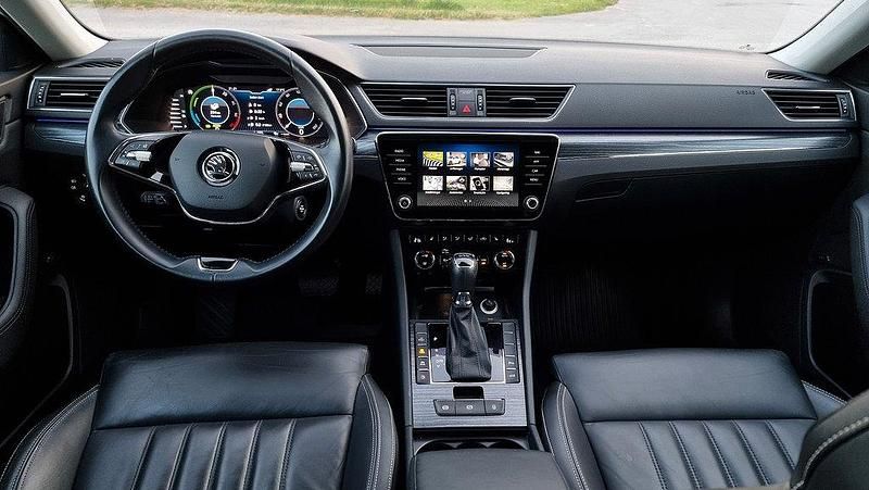 Begagnad Skoda Superb 218 HK (160 kW) 2020 Vit Kombi