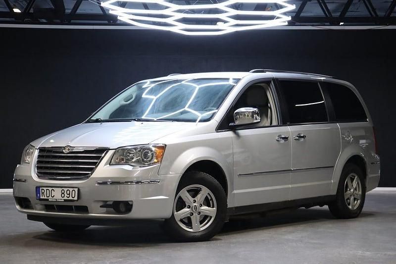 Grå Begagnad 2010 Chrysler Grand Voyager Limited Minibuss | 159 900 kr - Bild 1/4