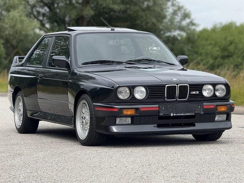 Diamant svart Begagnad 1987 BMW M3 Sedan | 769 900 kr - Bild 1/4