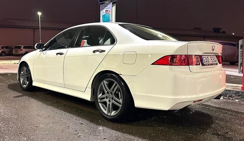 Begagnad Honda Accord 155 HK (114 kW) 2008 White pearl metallic
