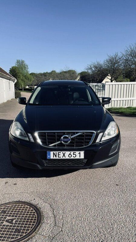 Svart Begagnad 2013 Volvo XC60 Momentum SUV | 100 000 kr (Bra pris) - Bild 1/4