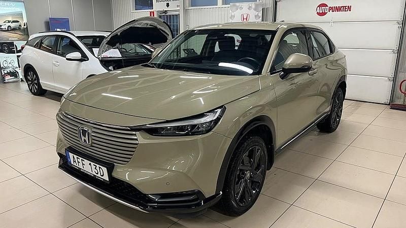 Ljusbrun Begagnad 2021 Honda HR-V Advance SUV | 284 900 kr (Marknadspris) - Bild 1/4