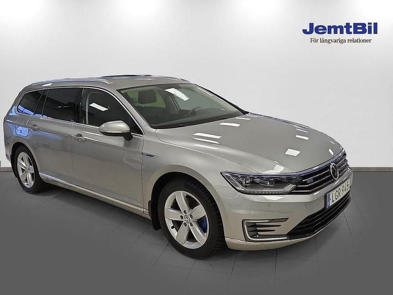 Begagnad VW Passat GTE 220 HK (161 kW) 2015 Silver Kombi