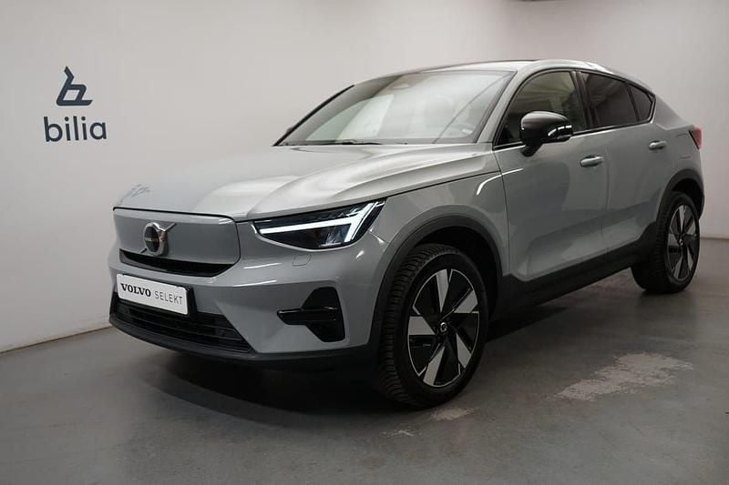 Grå Begagnad 2024 Volvo EC40 Core SUV | 384 900 kr (Marknadspris) - Bild 1/3