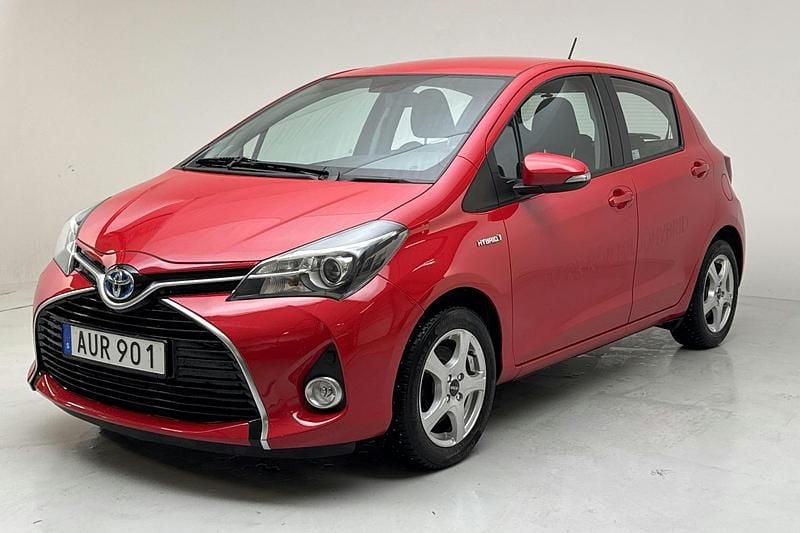 Röd Begagnad 2015 Toyota Yaris Active | 130 000 kr (Marknadspris) - Bild 1/4