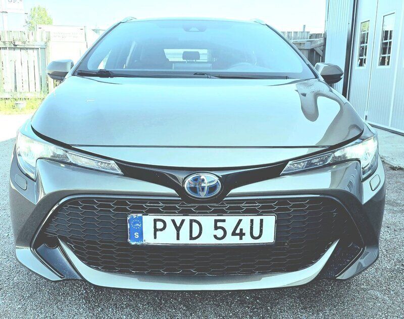 Grön Begagnad 2020 Toyota Corolla Active Kombi | 189 500 kr (Marknadspris) - Bild 1/4