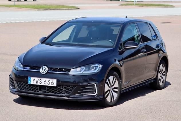 Svart Begagnad 2018 VW Golf VII GTE Halvkombi | 129 000 kr (Superpris) - Bild 1/4