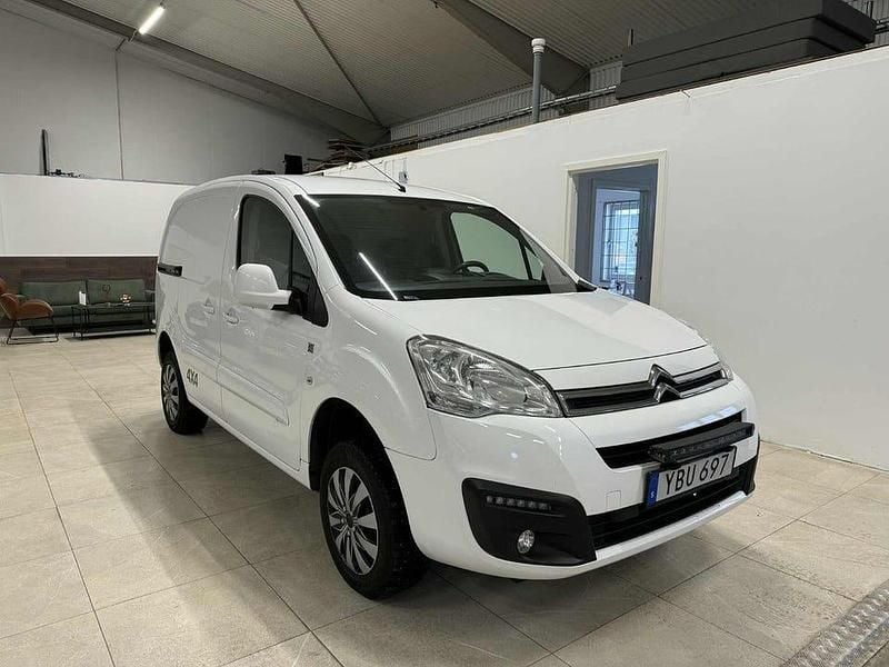 Vit Begagnad 2013 Citroën Berlingo Minibuss | 99 900 kr (Lite dyr) - Bild 1/4