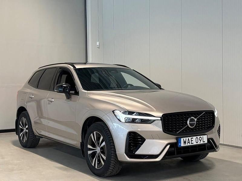 Begagnad Volvo XC60 Plus 350 HK (257 kW) 2023 Grå SUV