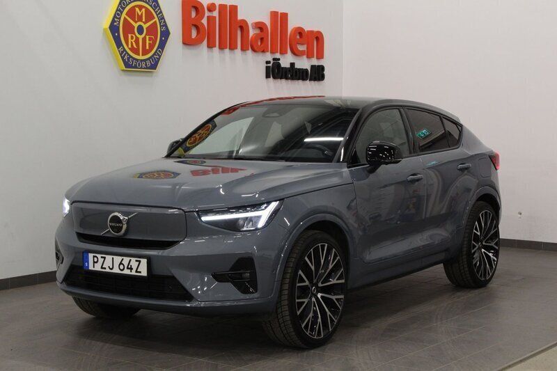 Grå Begagnad 2022 Volvo EC40 SUV | 399 900 kr (Lite dyr) - Bild 1/4