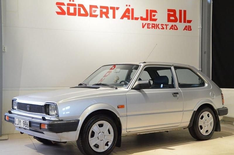 Grå Begagnad 1983 Honda Civic Halvkombi | 99 900 kr - Bild 1/4