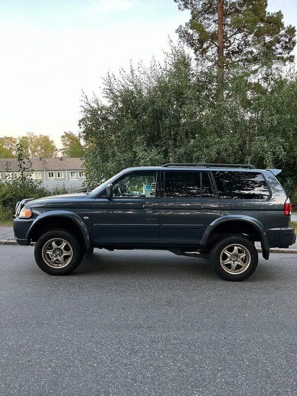 Grå Begagnad 2006 Mitsubishi Pajero SUV | 65 000 kr (Bra pris) - Bild 1/4