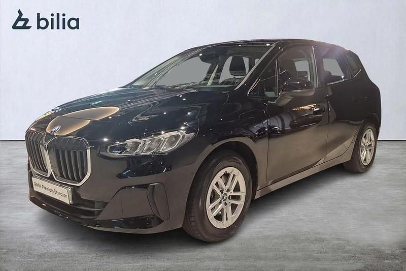 Svart Begagnad 2025 BMW 225 Active Tourer Minibuss | 369 000 kr (Bra pris) - Bild 1/4