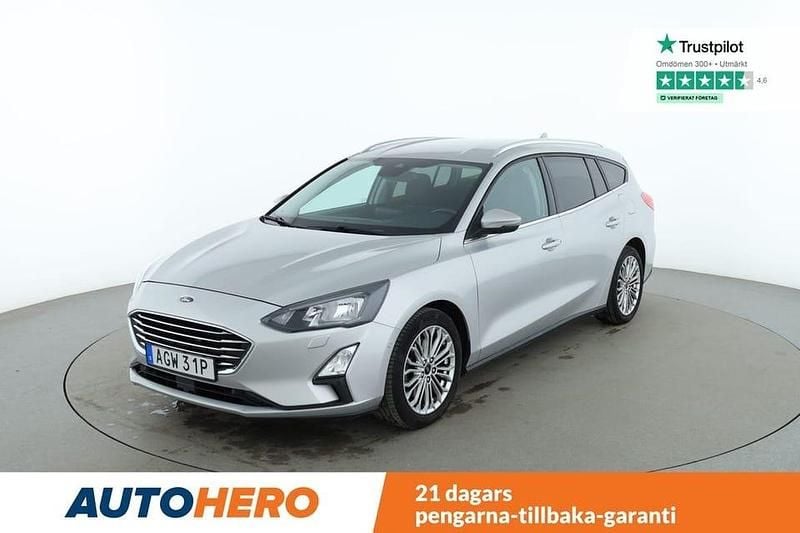 Grå Begagnad 2019 Ford Focus Titanium Kombi | 147 000 kr (Marknadspris) - Bild 1/4