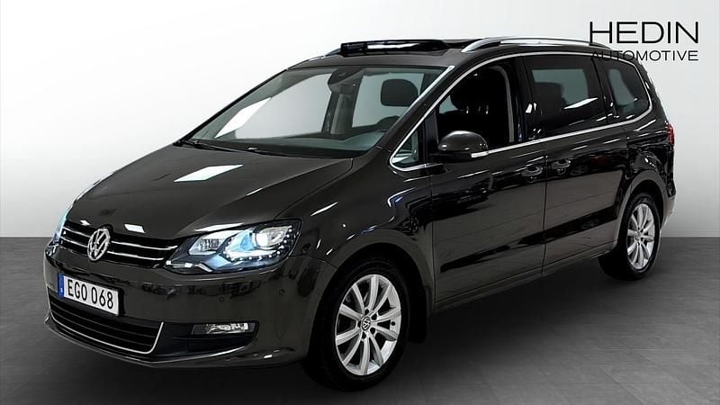 Begagnad VW Sharan 150 HK (110 kW) 2019 Brun Minibuss