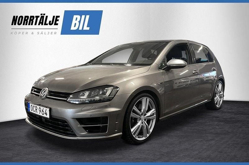 Grå Begagnad 2016 VW Golf VII R Halvkombi | 229 900 kr (Marknadspris) - Bild 1/3