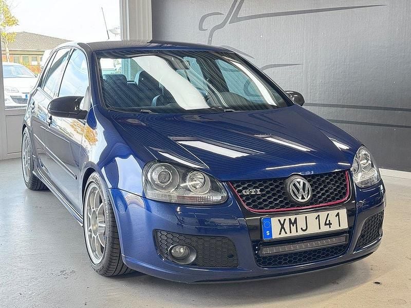 Mörkblå Begagnad 2006 VW Golf V GTI Halvkombi | 69 900 kr (Dyr) - Bild 1/3