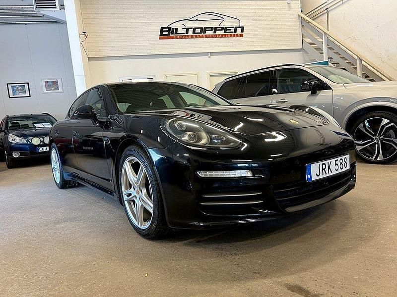 Svart Begagnad 2015 Porsche Panamera 4 Sport Sedan | 385 000 kr - Bild 1/4
