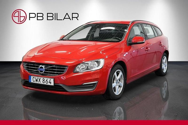 Röd Begagnad 2015 Volvo V60 Kombi | 134 900 kr - Bild 1/3