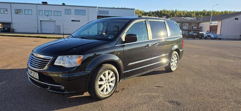 Svart Begagnad 2013 Chrysler Town & Country Minibuss | 84 000 kr - Bild 1/4