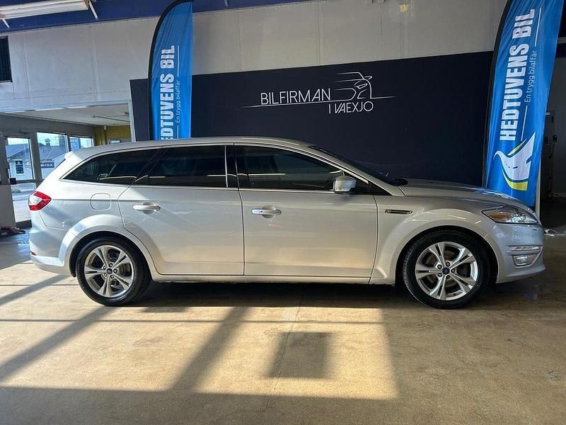 Begagnad Ford Mondeo Titanium 141 HK (103 kW) 2010 Grå Kombi