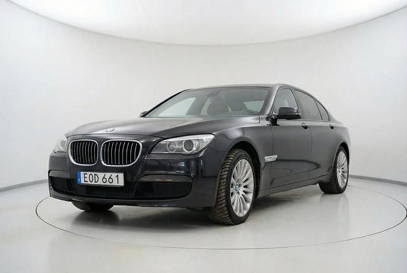 Begagnad BMW 730 M Sport 258 HK (189 kW) 2014 Svart  sophisto grå metallic Sedan