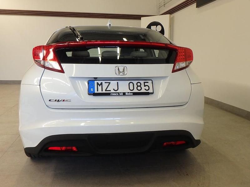 Begagnad Honda Civic Sport 141 HK (103 kW) 2012 Vitpearl Halvkombi