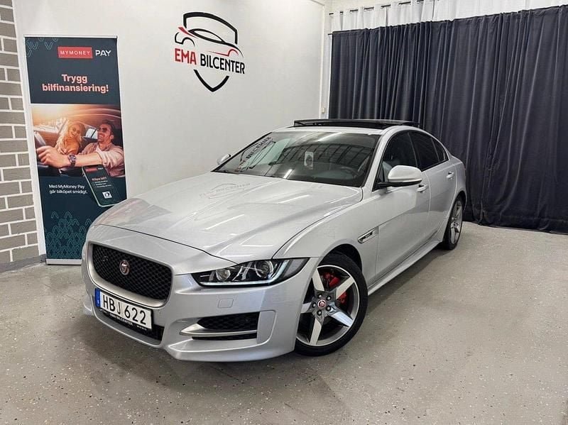 Grå Begagnad 2017 Jaguar XE R-Sport Sedan | 216 900 kr (Lite dyr) - Bild 1/4