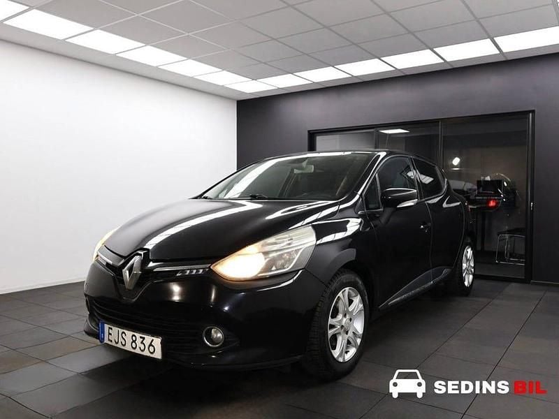 Svart Begagnad 2014 Renault Clio IV Dynamique | 64 900 kr (Marknadspris) - Bild 1/4