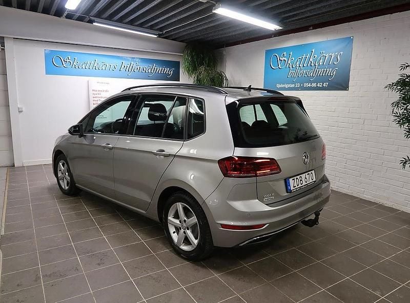 Begagnad VW Golf VII 110 HK (80 kW) 2017 Silver Halvkombi