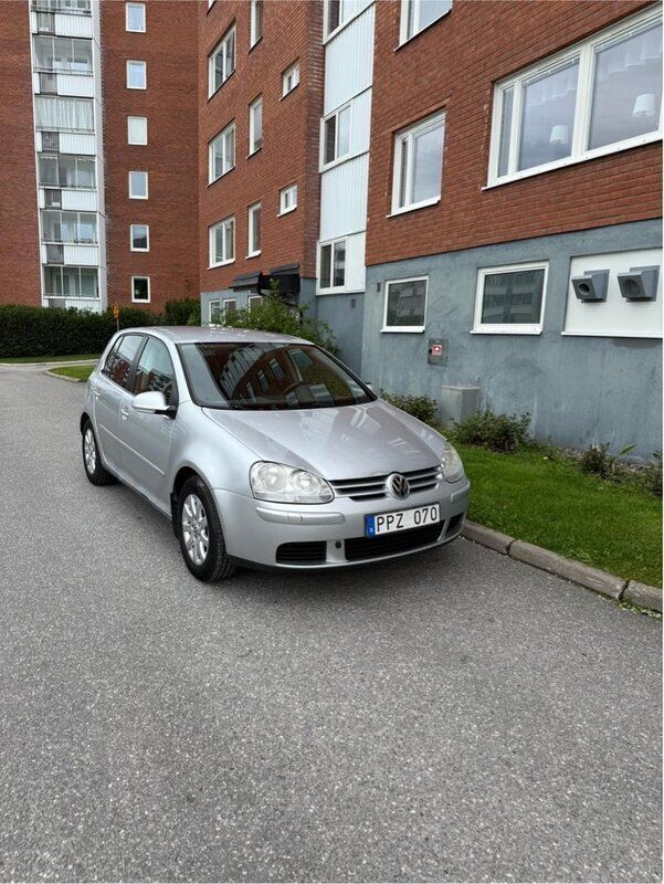 Silver Begagnad 2007 VW Golf V Trendline Halvkombi | 30 000 kr (Marknadspris) - Bild 1/3