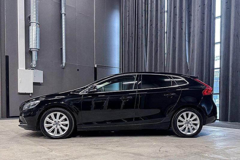 Begagnad Volvo V40 191 HK (140 kW) 2015 Svart Kombi