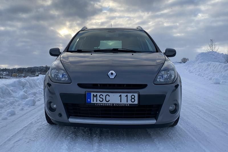 Begagnad Renault Clio IV 103 HK (75 kW) 2012 Grå Kombi